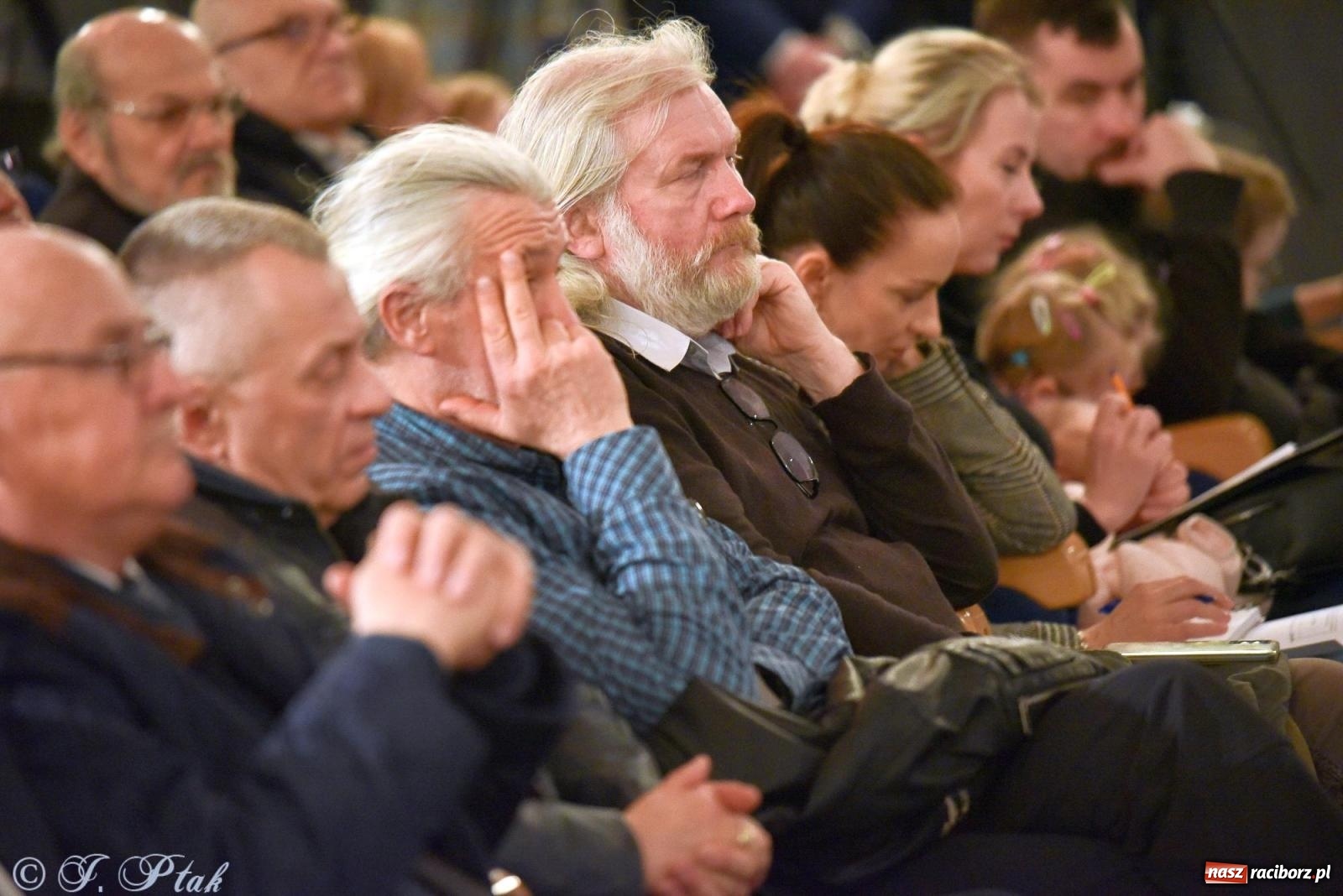 Zdjęcie w galerii na portalu naszraciborz.pl: Woś i Jaki zapełnili Strzechę. Realna debata z trudnymi pytaniami [FOTO i WIDEO] wiadomości z regionu