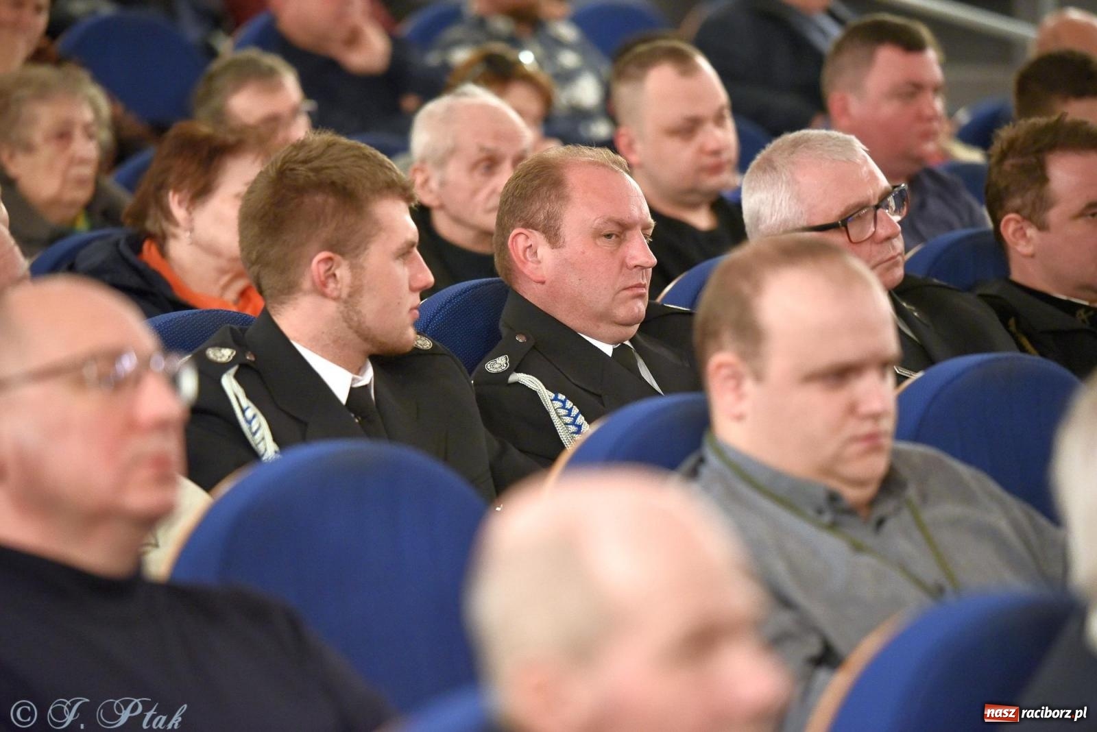 Zdjęcie w galerii na portalu naszraciborz.pl: Woś i Jaki zapełnili Strzechę. Realna debata z trudnymi pytaniami [FOTO i WIDEO] wiadomości z regionu