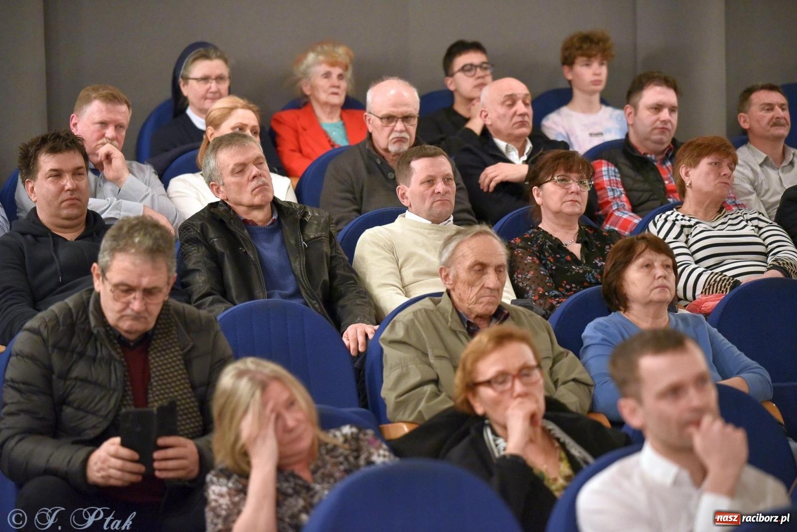 Zdjęcie w galerii na portalu naszraciborz.pl: Woś i Jaki zapełnili Strzechę. Realna debata z trudnymi pytaniami [FOTO i WIDEO] wiadomości z regionu
