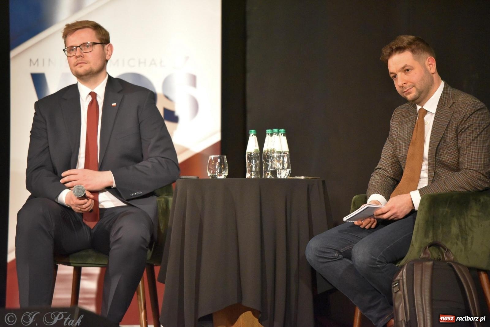 Zdjęcie w galerii na portalu naszraciborz.pl: Woś i Jaki zapełnili Strzechę. Realna debata z trudnymi pytaniami [FOTO i WIDEO] wiadomości z regionu