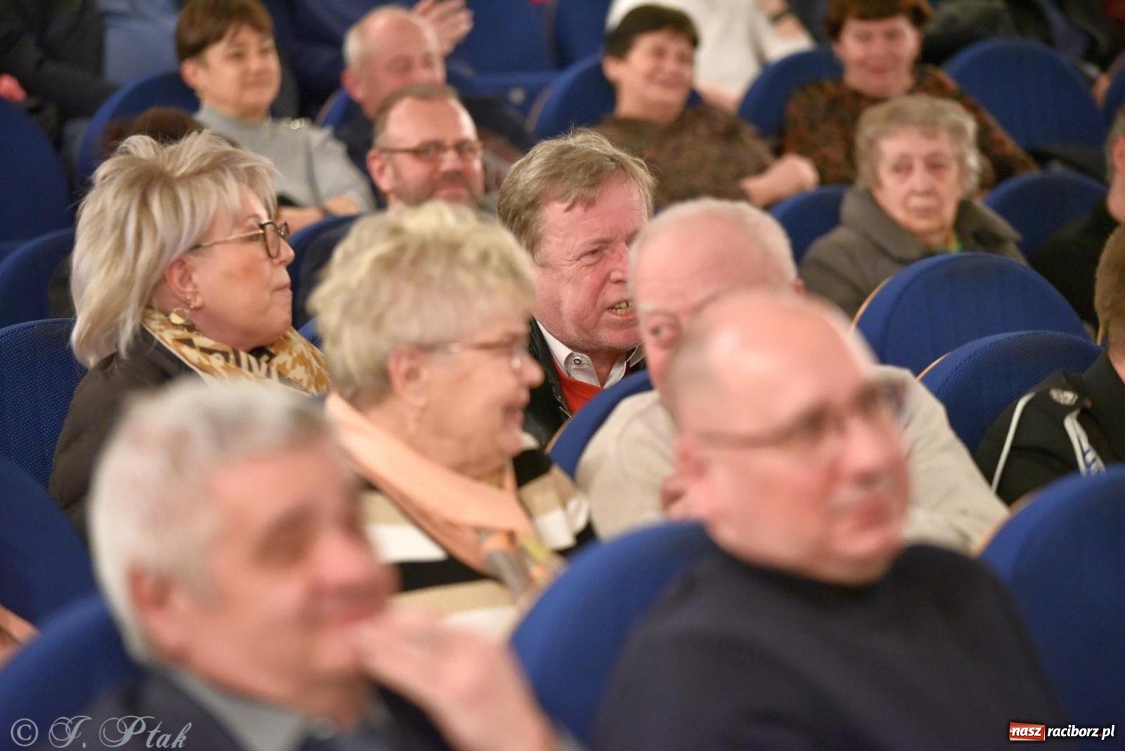 Zdjęcie w galerii na portalu naszraciborz.pl: Woś i Jaki zapełnili Strzechę. Realna debata z trudnymi pytaniami [FOTO i WIDEO] wiadomości z regionu