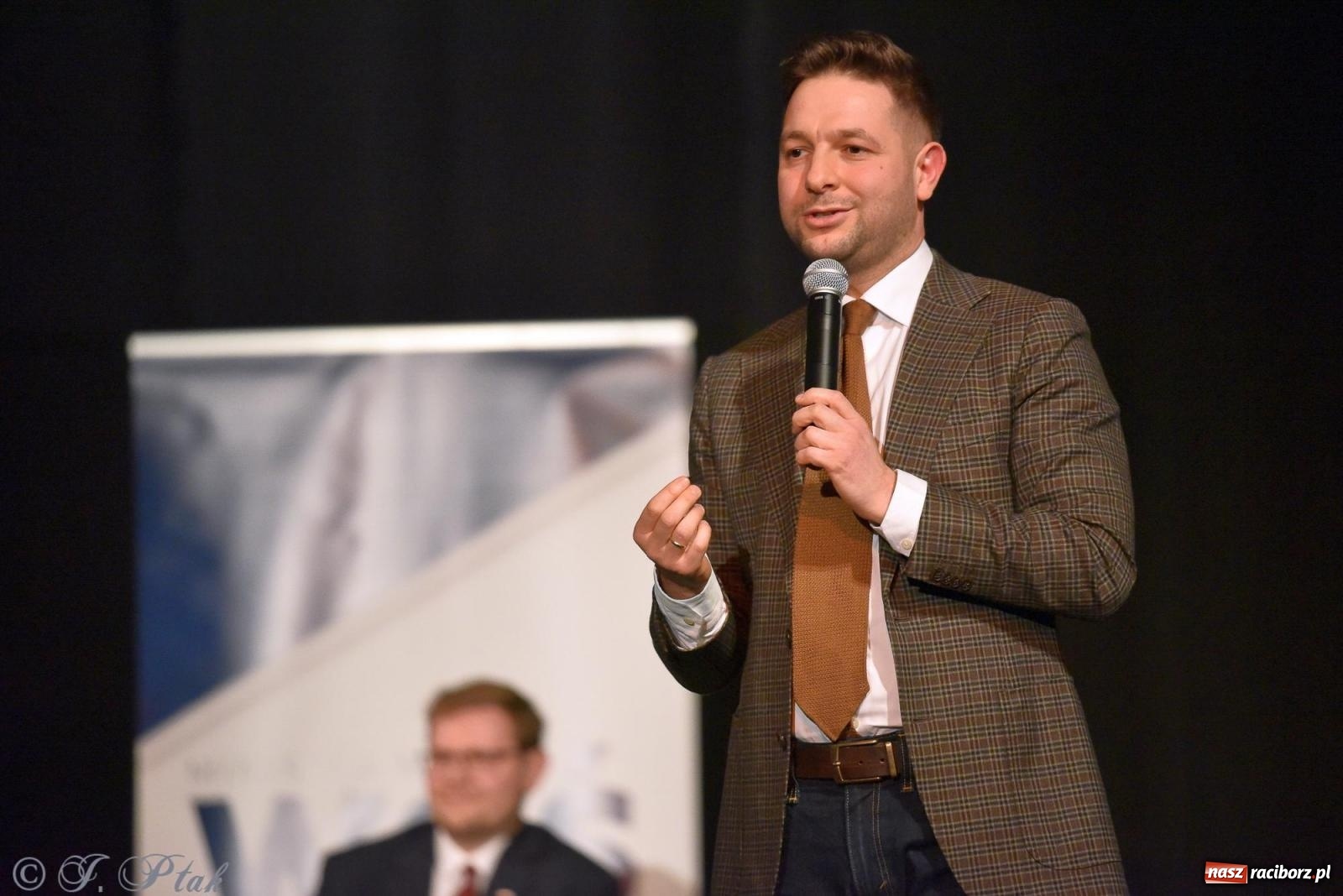 Zdjęcie w galerii na portalu naszraciborz.pl: Woś i Jaki zapełnili Strzechę. Realna debata z trudnymi pytaniami [FOTO i WIDEO] wiadomości z regionu