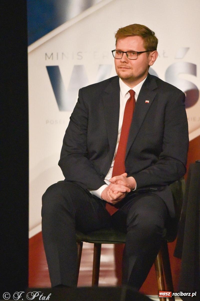 Zdjęcie w galerii na portalu naszraciborz.pl: Woś i Jaki zapełnili Strzechę. Realna debata z trudnymi pytaniami [FOTO i WIDEO] wiadomości z regionu