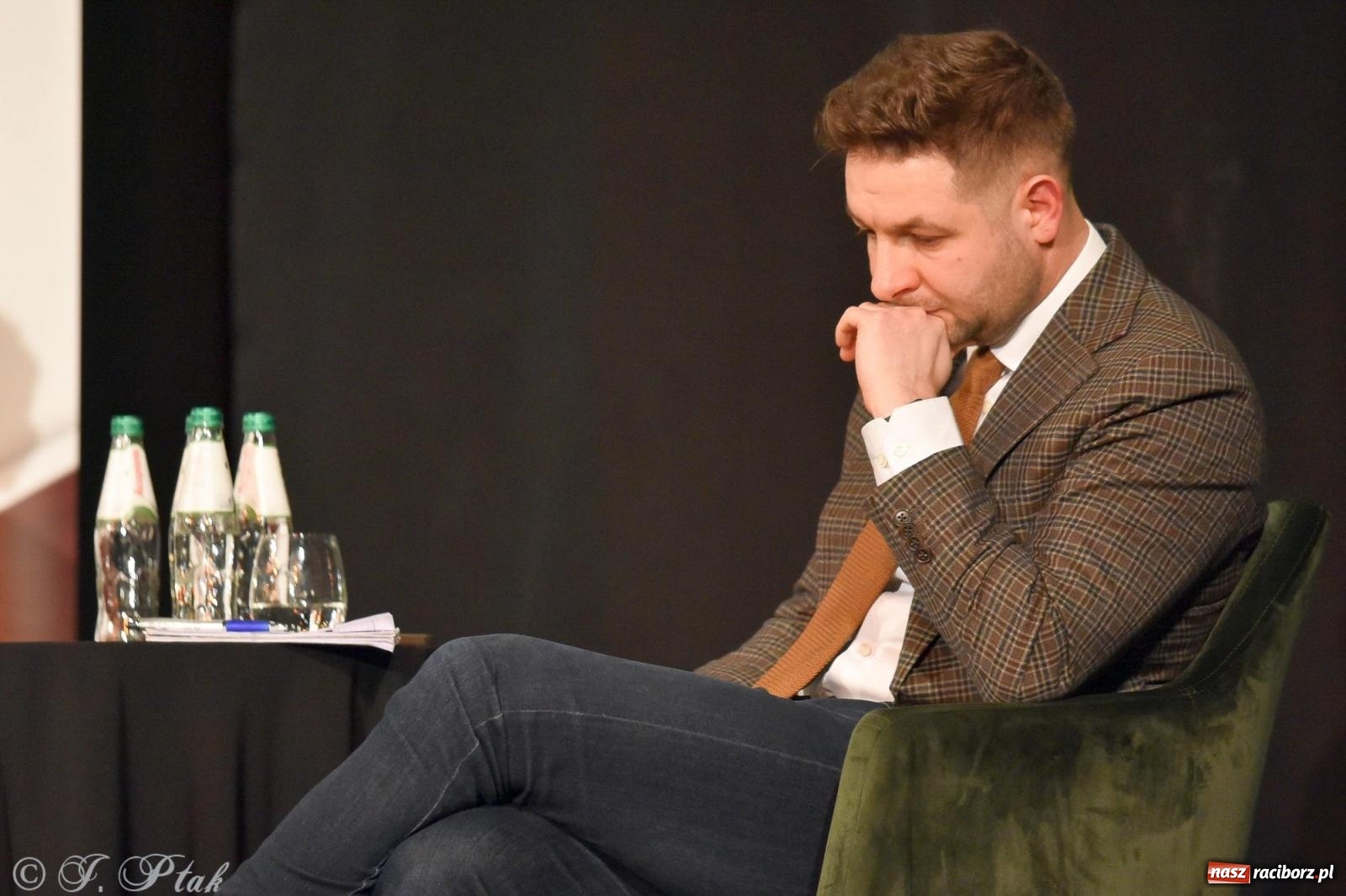 Zdjęcie w galerii na portalu naszraciborz.pl: Woś i Jaki zapełnili Strzechę. Realna debata z trudnymi pytaniami [FOTO i WIDEO] wiadomości z regionu
