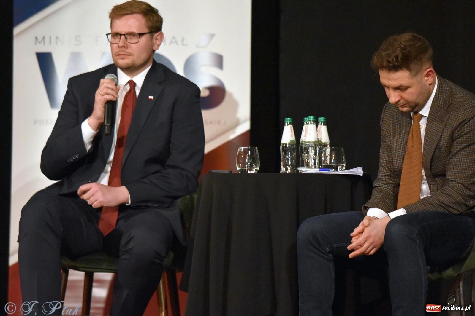 Zdjęcie w galerii na portalu naszraciborz.pl: Woś i Jaki zapełnili Strzechę. Realna debata z trudnymi pytaniami [FOTO i WIDEO] wiadomości z regionu