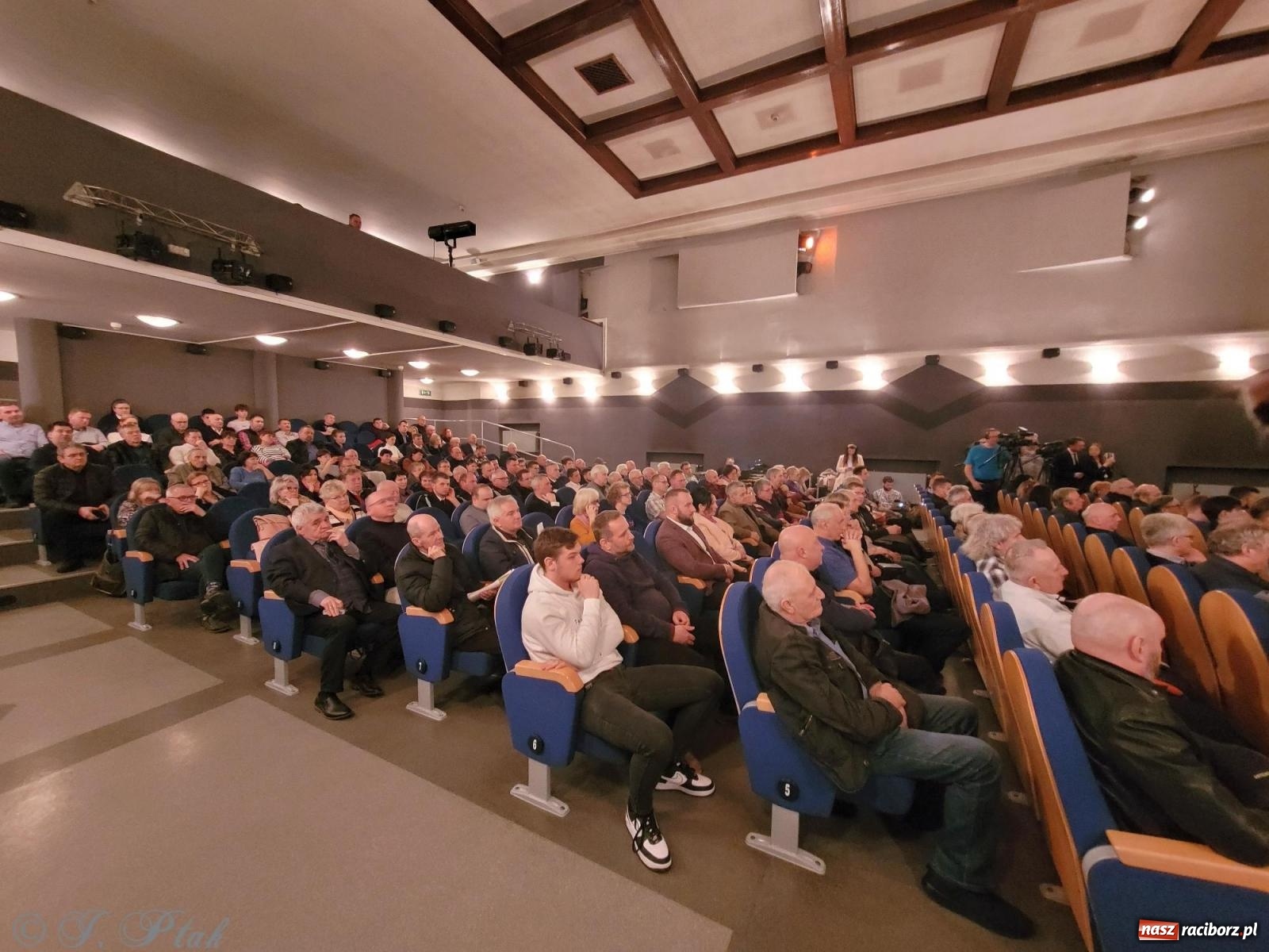 Zdjęcie w galerii na portalu naszraciborz.pl: Woś i Jaki zapełnili Strzechę. Realna debata z trudnymi pytaniami [FOTO i WIDEO] wiadomości z regionu