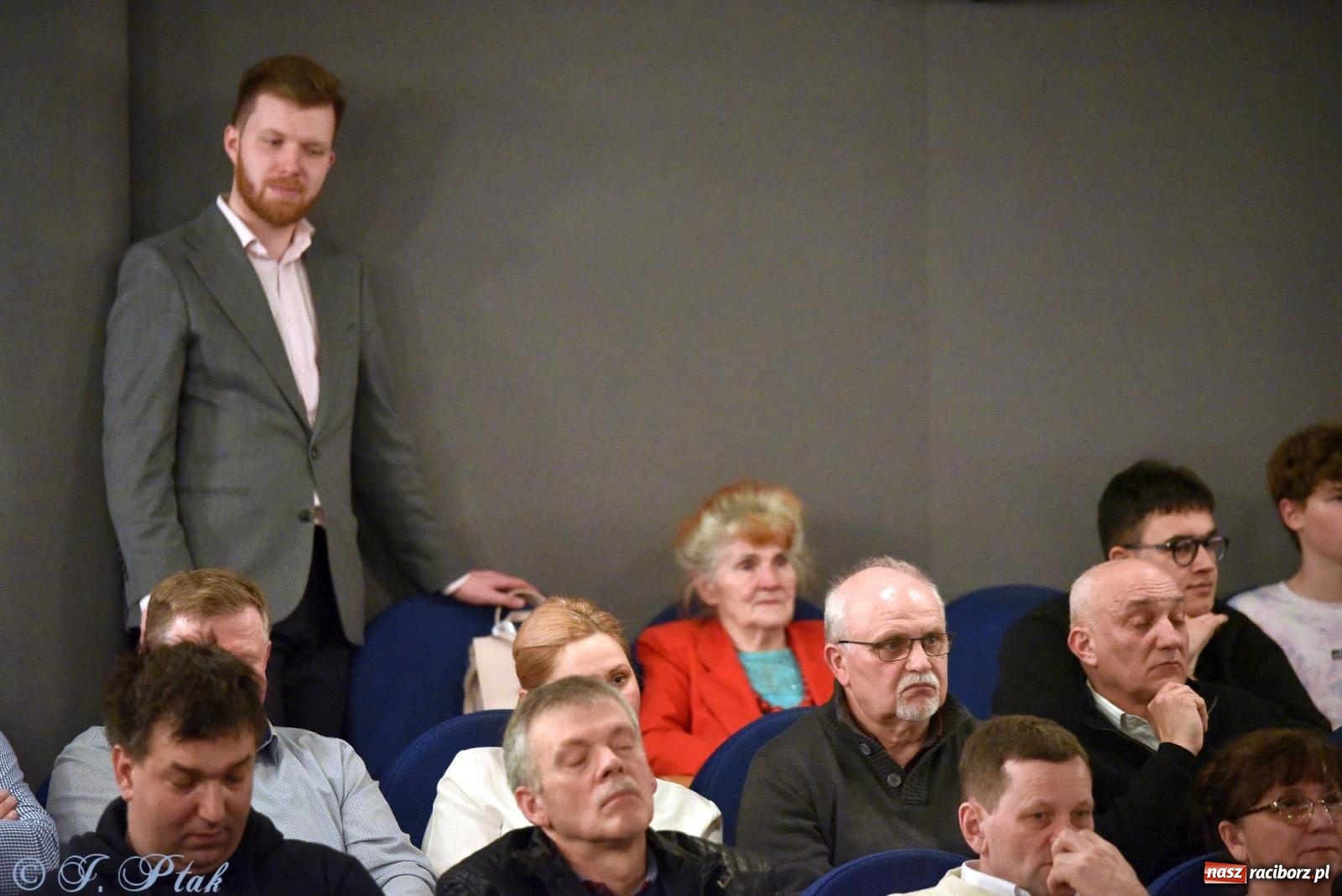 Zdjęcie w galerii na portalu naszraciborz.pl: Woś i Jaki zapełnili Strzechę. Realna debata z trudnymi pytaniami [FOTO i WIDEO] wiadomości z regionu