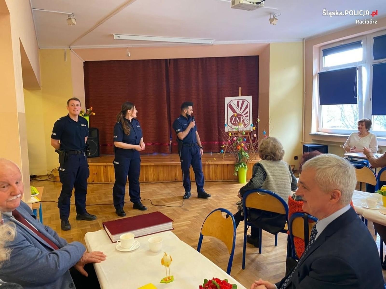 Zdjęcie w galerii na portalu naszraciborz.pl: Policjanci spotkali się z seniorami i prezydentem wiadomości z regionu