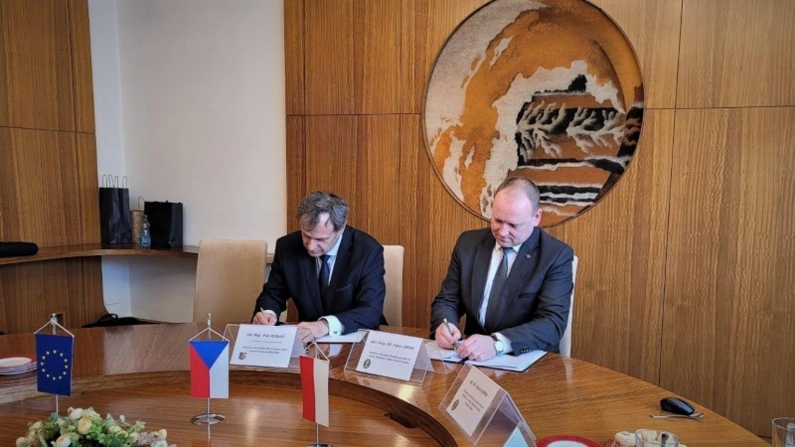 Zdjęcie w galerii na portalu naszraciborz.pl: Spotkanie pełnomocników granicznych Polski i Czech wiadomości z regionu