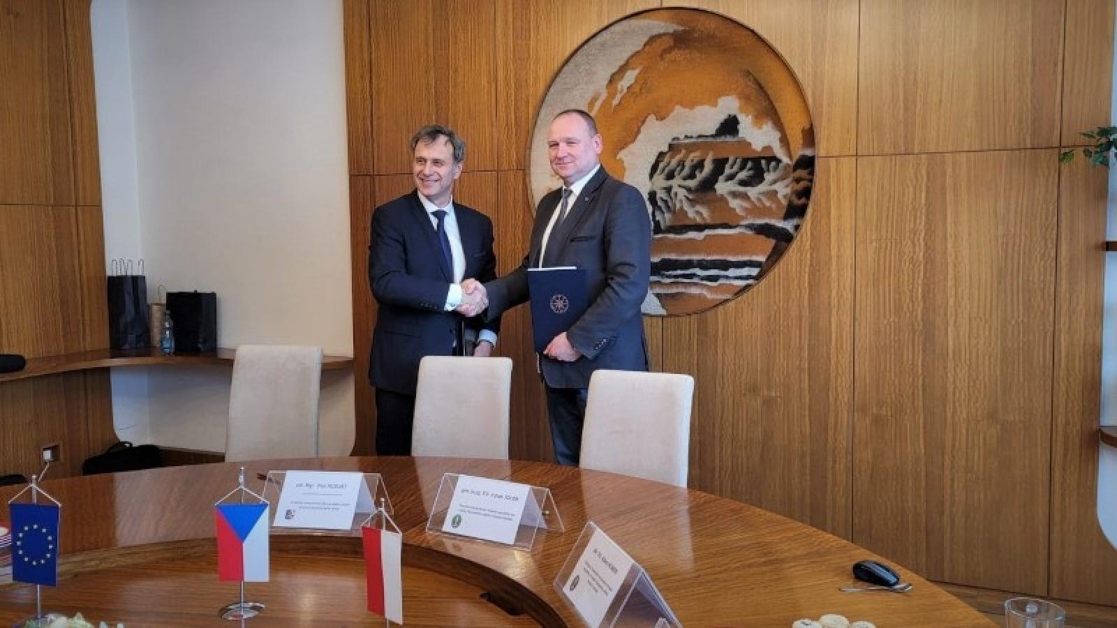 Zdjęcie w galerii na portalu naszraciborz.pl: Spotkanie pełnomocników granicznych Polski i Czech wiadomości z regionu