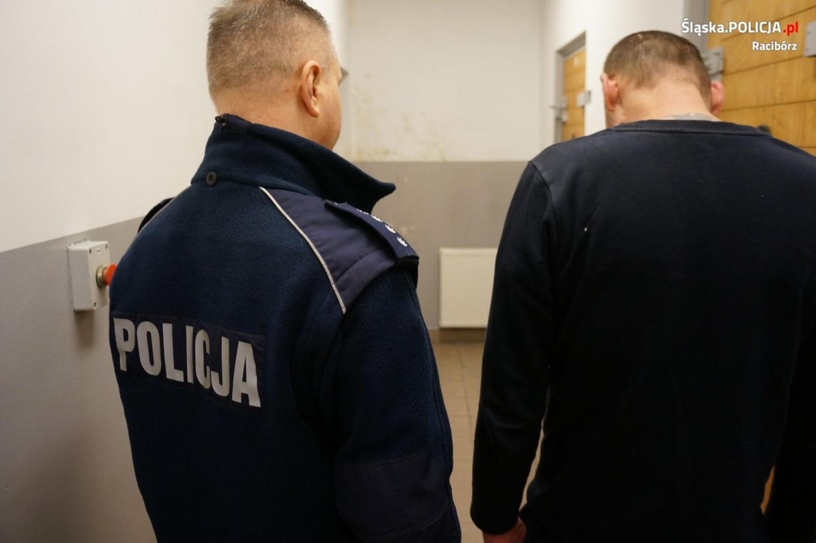 Zdjęcie w galerii na portalu naszraciborz.pl: Panowie wpadli w ręce policji, gdy kradli... balustradę wiadomości z regionu