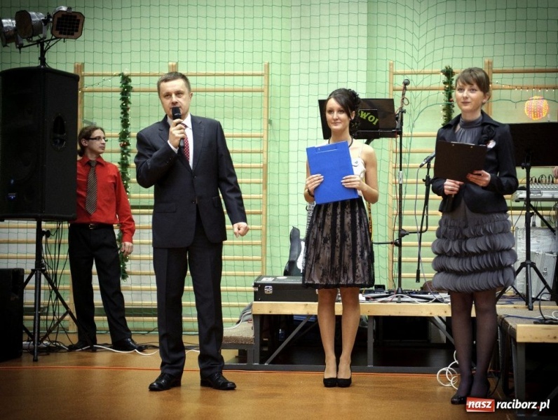 Zdjęcie w galerii na portalu naszraciborz.pl: Studniówka maturzystów z Kasprowicza wiadomości z regionu