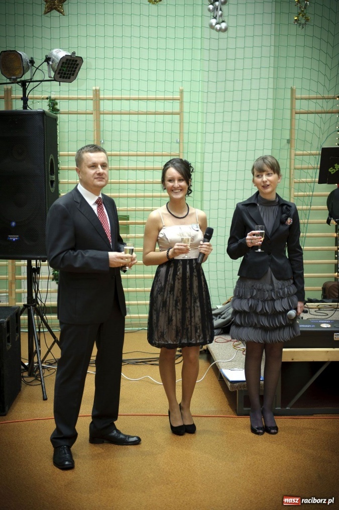 Zdjęcie w galerii na portalu naszraciborz.pl: Studniówka maturzystów z Kasprowicza wiadomości z regionu