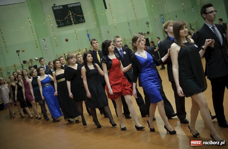 Zdjęcie w galerii na portalu naszraciborz.pl: Studniówka maturzystów z Kasprowicza wiadomości z regionu