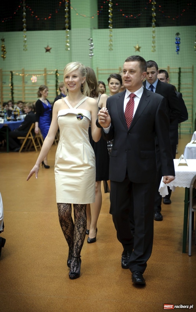 Zdjęcie w galerii na portalu naszraciborz.pl: Studniówka maturzystów z Kasprowicza wiadomości z regionu