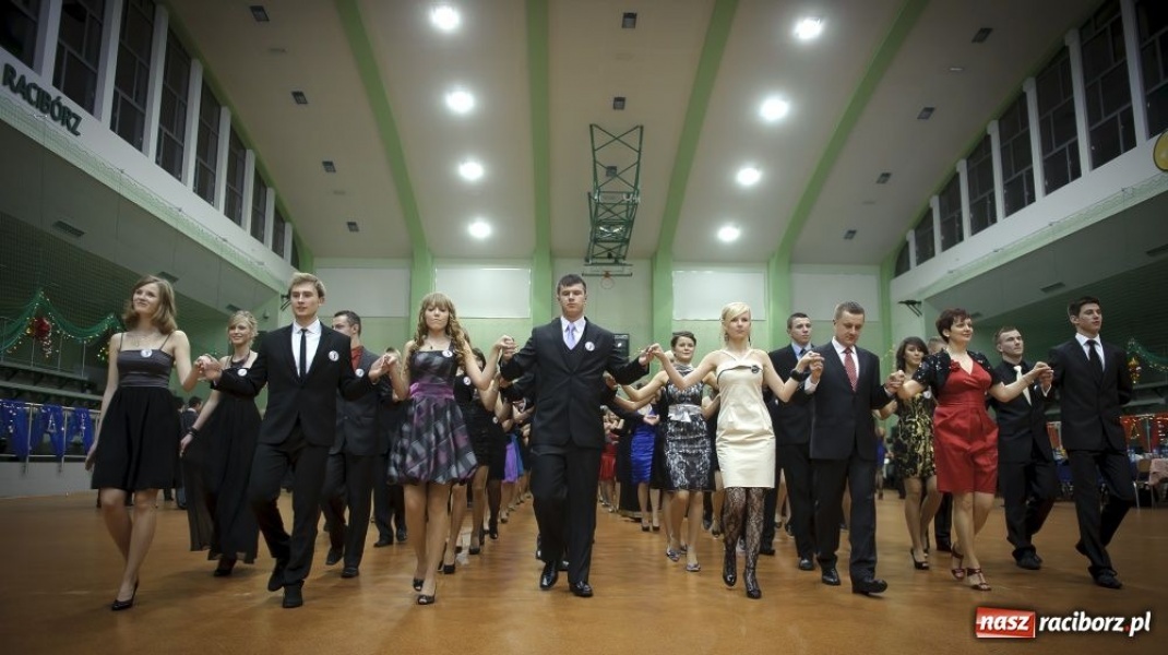 Zdjęcie w galerii na portalu naszraciborz.pl: Studniówka maturzystów z Kasprowicza wiadomości z regionu