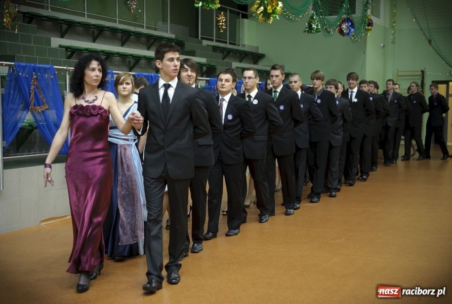 Zdjęcie w galerii na portalu naszraciborz.pl: Studniówka maturzystów z Kasprowicza wiadomości z regionu