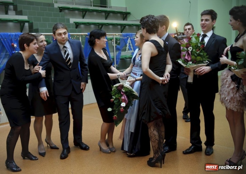 Zdjęcie w galerii na portalu naszraciborz.pl: Studniówka maturzystów z Kasprowicza wiadomości z regionu