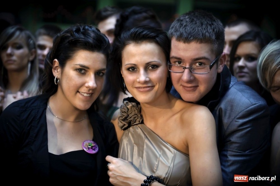 Zdjęcie w galerii na portalu naszraciborz.pl: Studniówka maturzystów z Kasprowicza wiadomości z regionu