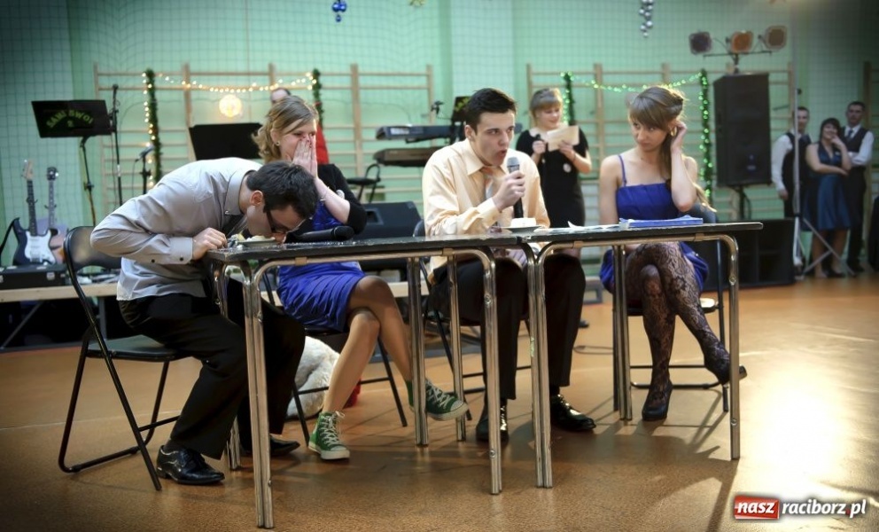 Zdjęcie w galerii na portalu naszraciborz.pl: Studniówka maturzystów z Kasprowicza wiadomości z regionu