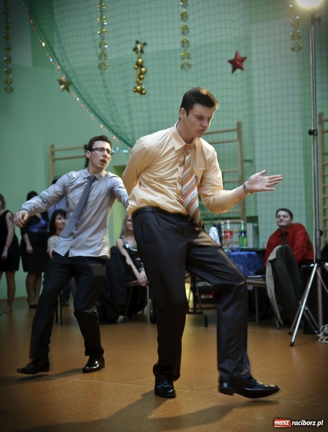 Zdjęcie w galerii na portalu naszraciborz.pl: Studniówka maturzystów z Kasprowicza wiadomości z regionu