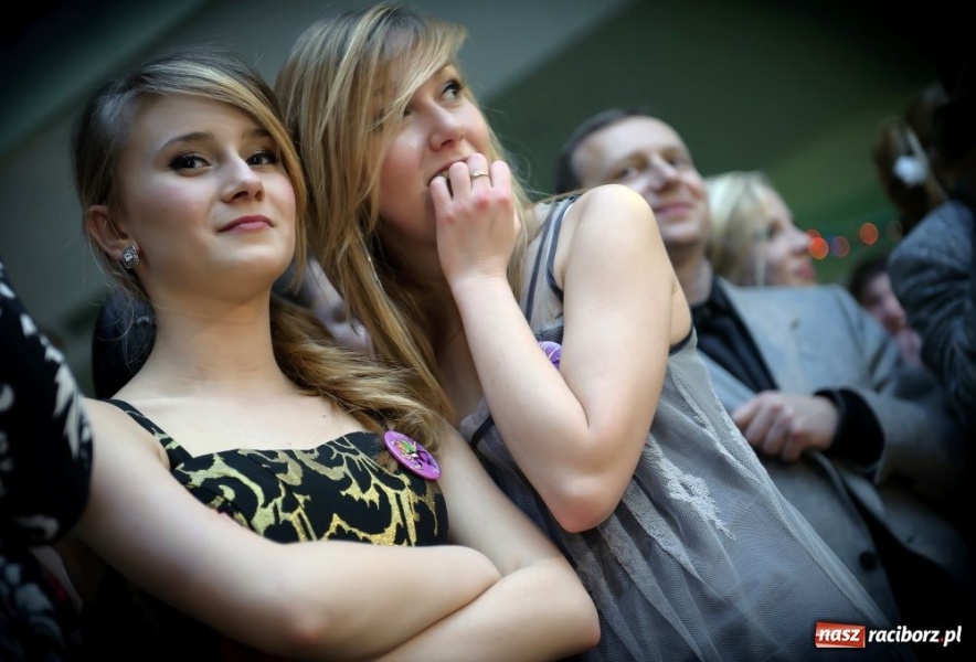 Zdjęcie w galerii na portalu naszraciborz.pl: Studniówka maturzystów z Kasprowicza wiadomości z regionu