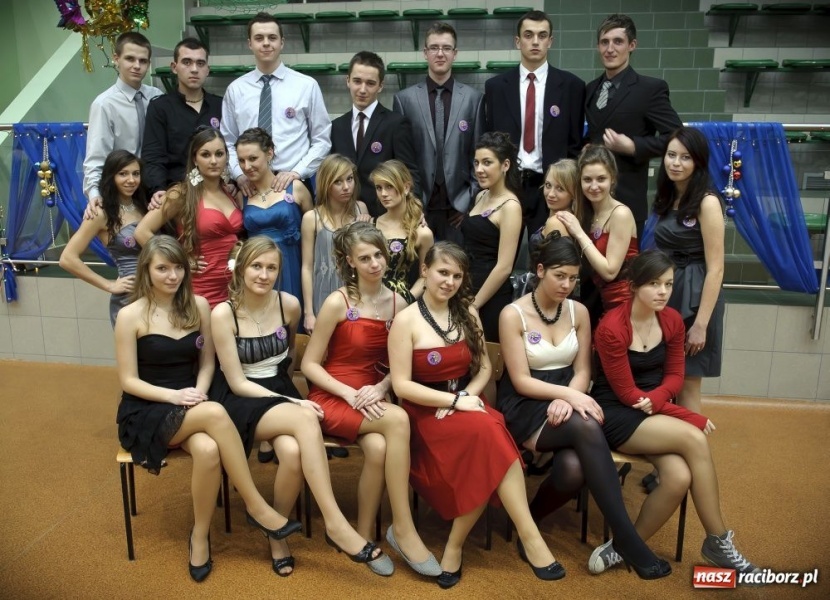Zdjęcie w galerii na portalu naszraciborz.pl: Studniówka maturzystów z Kasprowicza wiadomości z regionu
