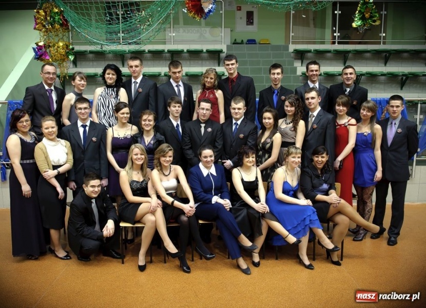 Zdjęcie w galerii na portalu naszraciborz.pl: Studniówka maturzystów z Kasprowicza wiadomości z regionu