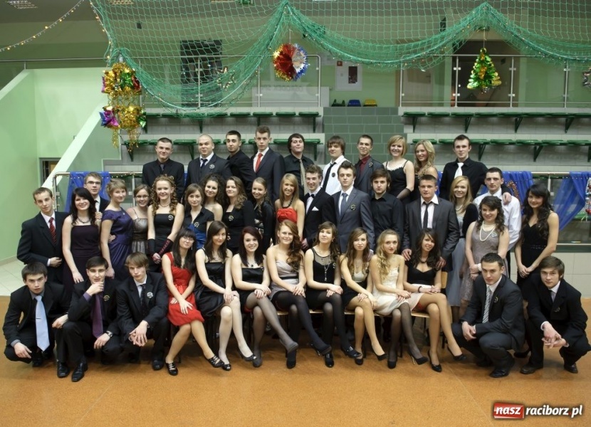 Zdjęcie w galerii na portalu naszraciborz.pl: Studniówka maturzystów z Kasprowicza wiadomości z regionu