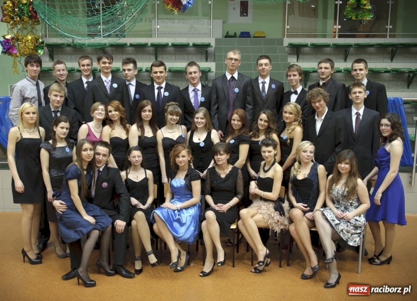 Zdjęcie w galerii na portalu naszraciborz.pl: Studniówka maturzystów z Kasprowicza wiadomości z regionu
