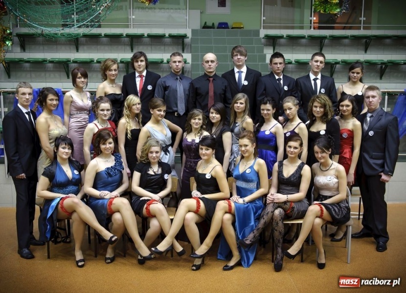 Zdjęcie w galerii na portalu naszraciborz.pl: Studniówka maturzystów z Kasprowicza wiadomości z regionu