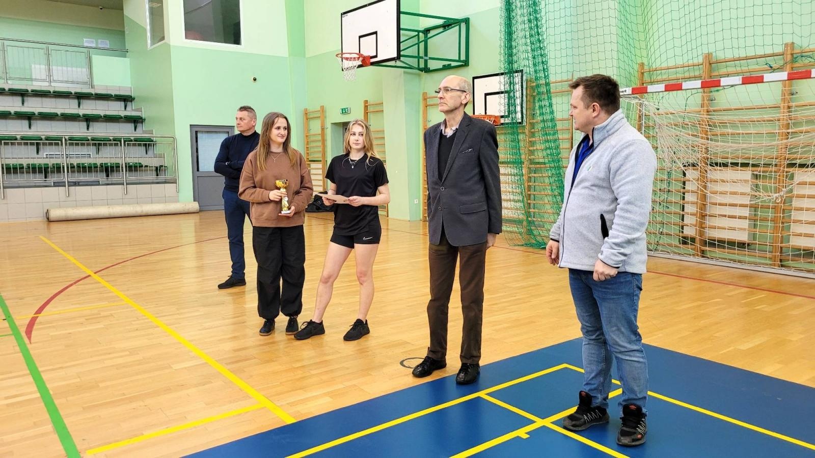 Zdjęcie w galerii na portalu naszraciborz.pl: ZSO 1 triumfuje w turnieju badmintona wiadomości z regionu