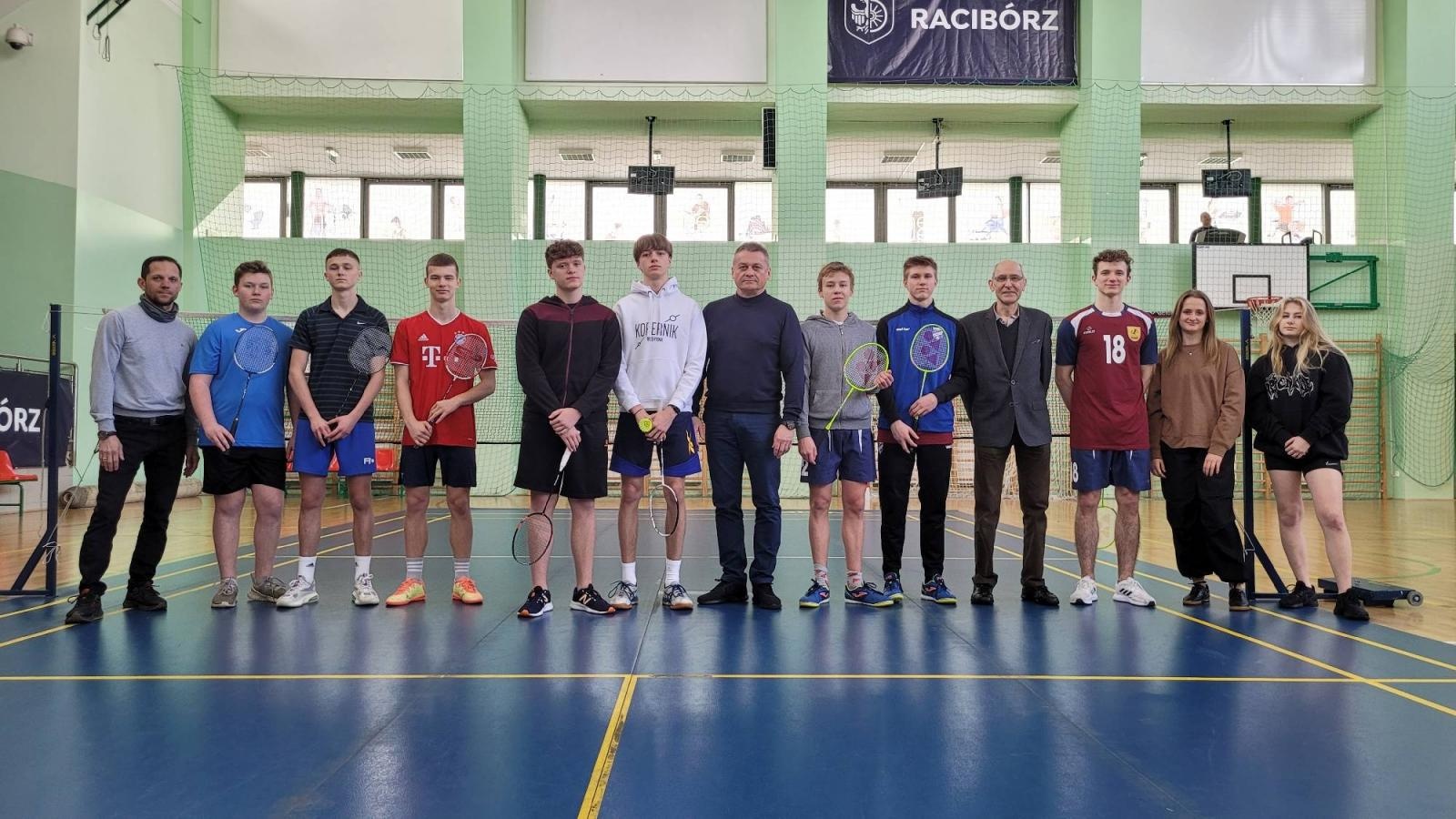 Zdjęcie w galerii na portalu naszraciborz.pl: ZSO 1 triumfuje w turnieju badmintona wiadomości z regionu
