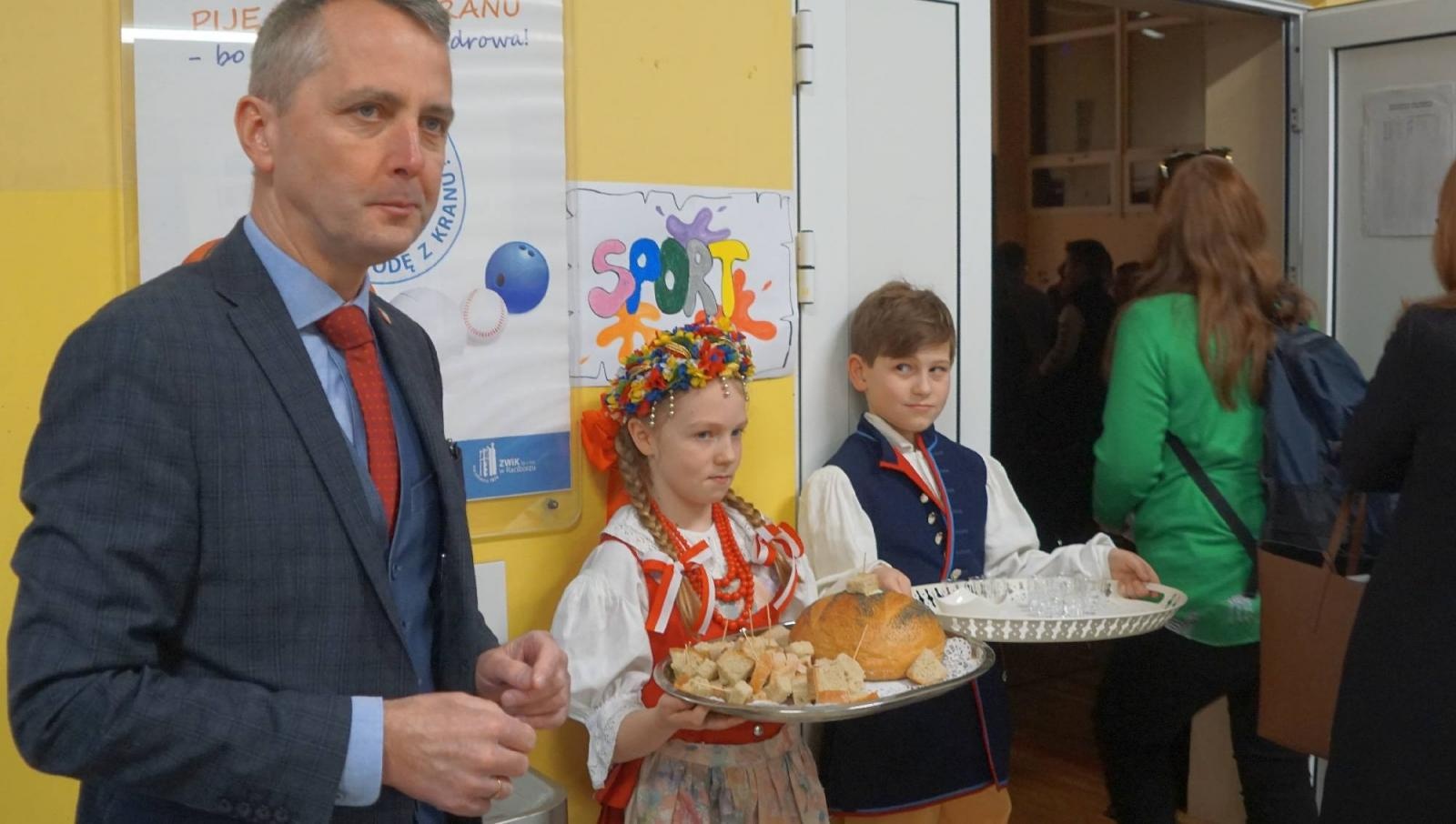 Zdjęcie w galerii na portalu naszraciborz.pl: W raciborskiej SP 4 zainaugurowano projekt Erasmus+ wiadomości z regionu