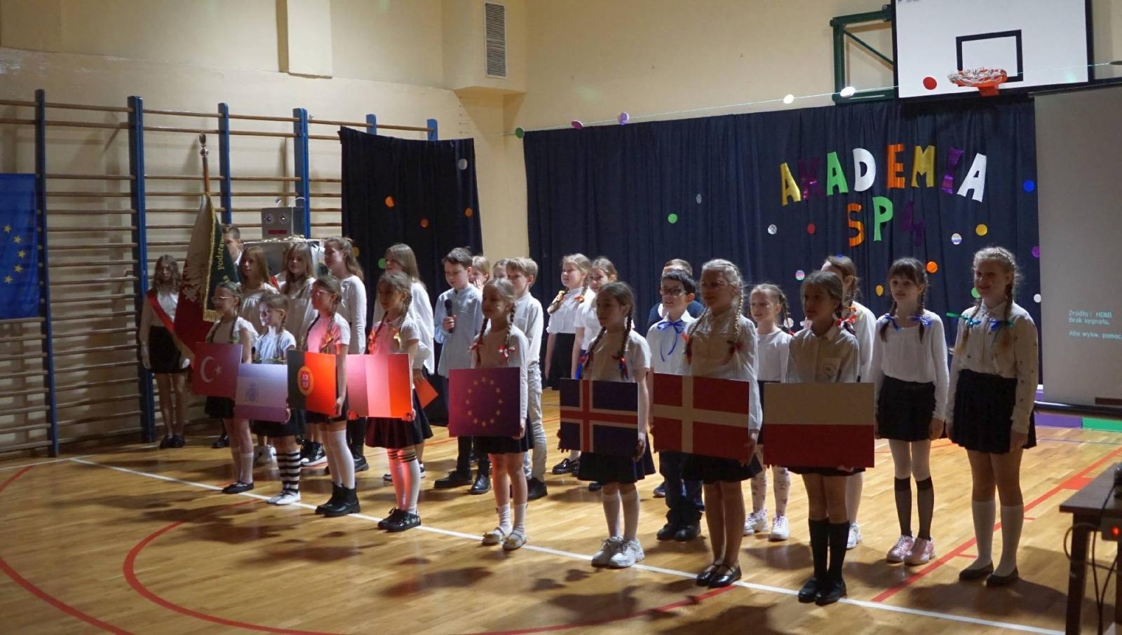 Zdjęcie w galerii na portalu naszraciborz.pl: W raciborskiej SP 4 zainaugurowano projekt Erasmus+ wiadomości z regionu