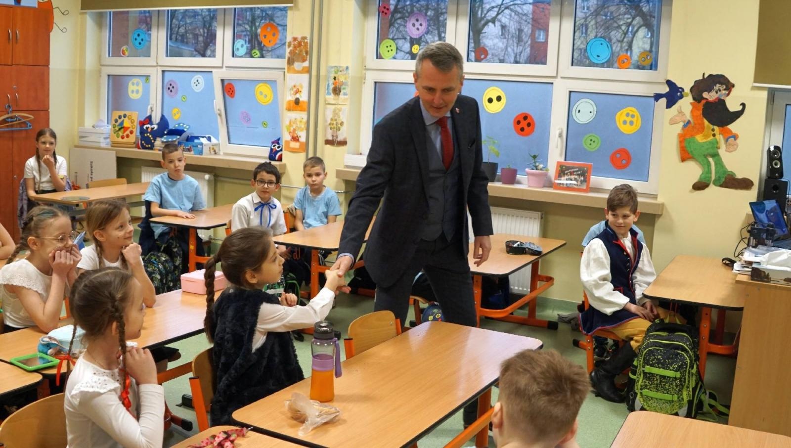 Zdjęcie w galerii na portalu naszraciborz.pl: W raciborskiej SP 4 zainaugurowano projekt Erasmus+ wiadomości z regionu