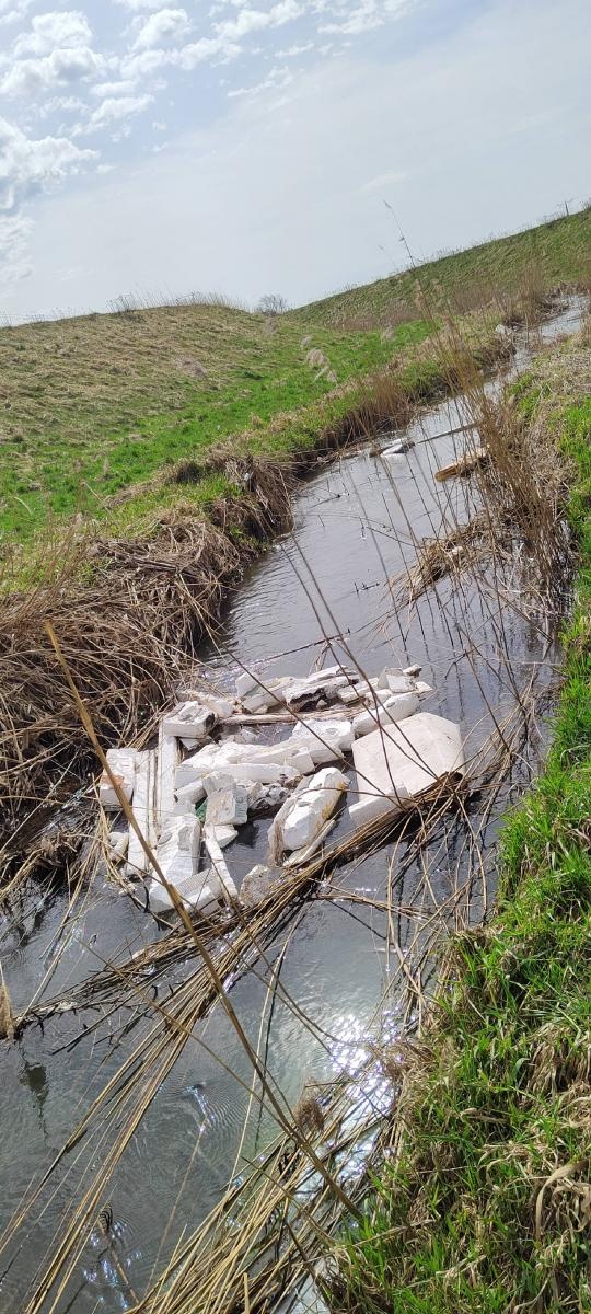 Zdjęcie w galerii na portalu naszraciborz.pl: Kto zaśmiecił Suminę? Zdjęcia czytelnika wiadomości z regionu