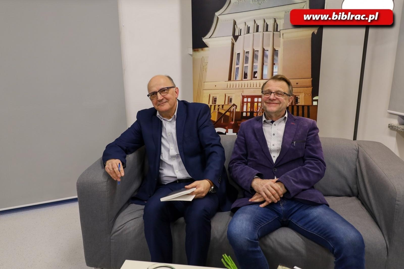Zdjęcie w galerii na portalu naszraciborz.pl: Nie jestem pisarzem, tylko zajmuję się pisaniem – spotkanie z Andrzejem Biskupem w bibliotece wiadomości z regionu