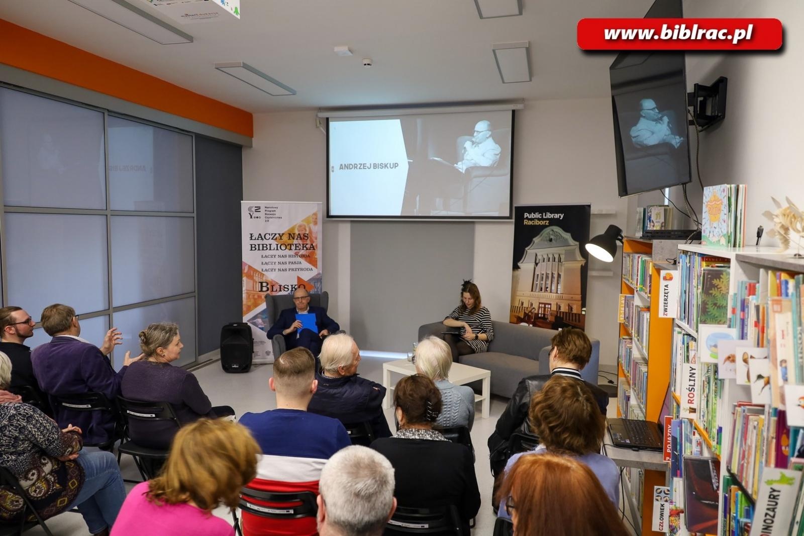 Zdjęcie w galerii na portalu naszraciborz.pl: Nie jestem pisarzem, tylko zajmuję się pisaniem – spotkanie z Andrzejem Biskupem w bibliotece wiadomości z regionu