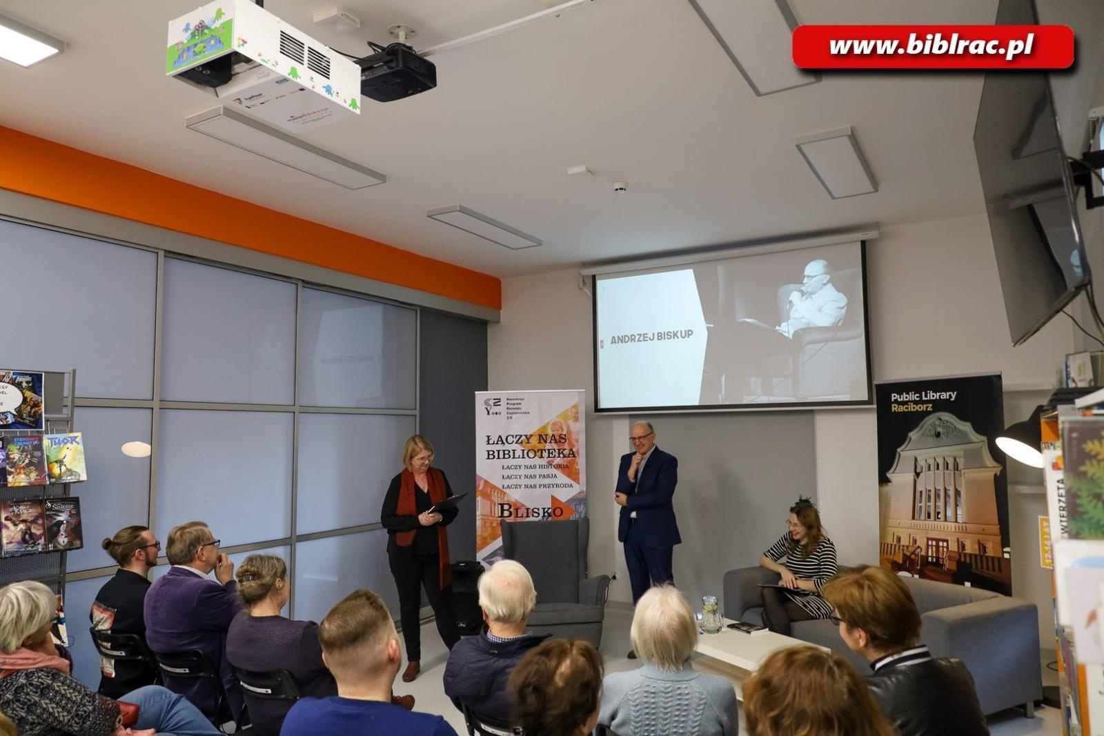 Zdjęcie w galerii na portalu naszraciborz.pl: Nie jestem pisarzem, tylko zajmuję się pisaniem – spotkanie z Andrzejem Biskupem w bibliotece wiadomości z regionu