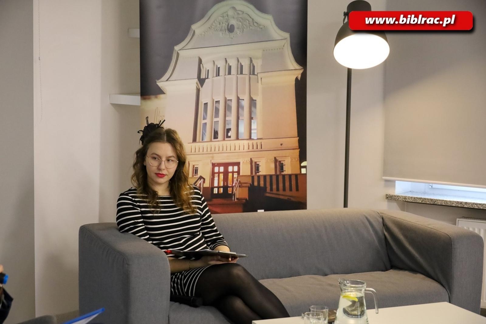 Zdjęcie w galerii na portalu naszraciborz.pl: Nie jestem pisarzem, tylko zajmuję się pisaniem – spotkanie z Andrzejem Biskupem w bibliotece wiadomości z regionu