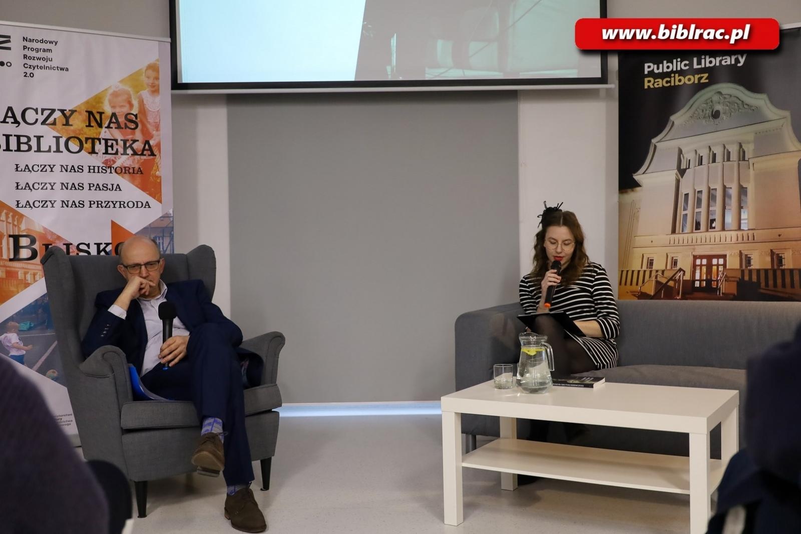 Zdjęcie w galerii na portalu naszraciborz.pl: Nie jestem pisarzem, tylko zajmuję się pisaniem – spotkanie z Andrzejem Biskupem w bibliotece wiadomości z regionu