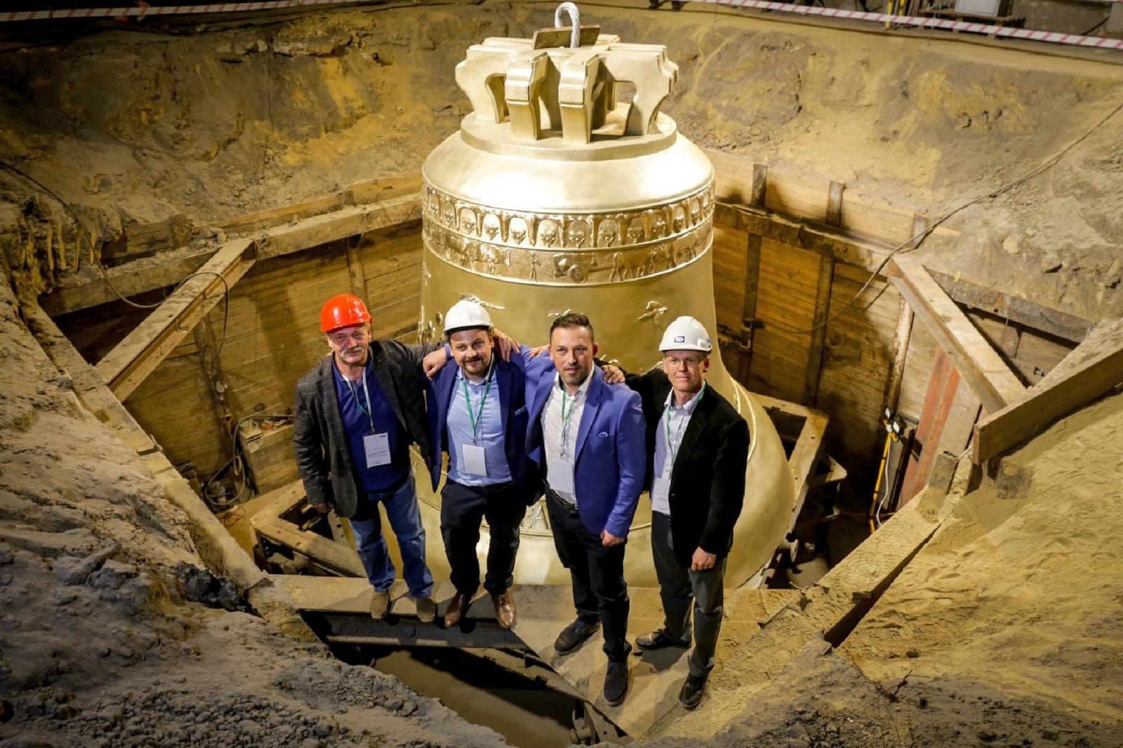 Zdjęcie w galerii na portalu naszraciborz.pl: Największy na świecie dzwon budowała firma z okolic Raciborza [FOTO i WIDEO] wiadomości z regionu