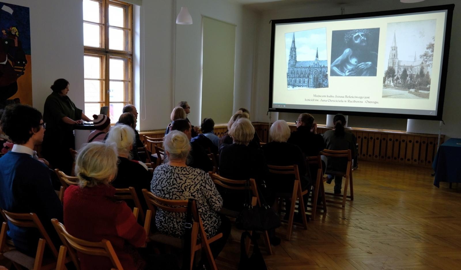 Zdjęcie w galerii na portalu naszraciborz.pl: Cierpiętnik Raciborski - spotkanie z zabytkami w Muzeum wiadomości z regionu