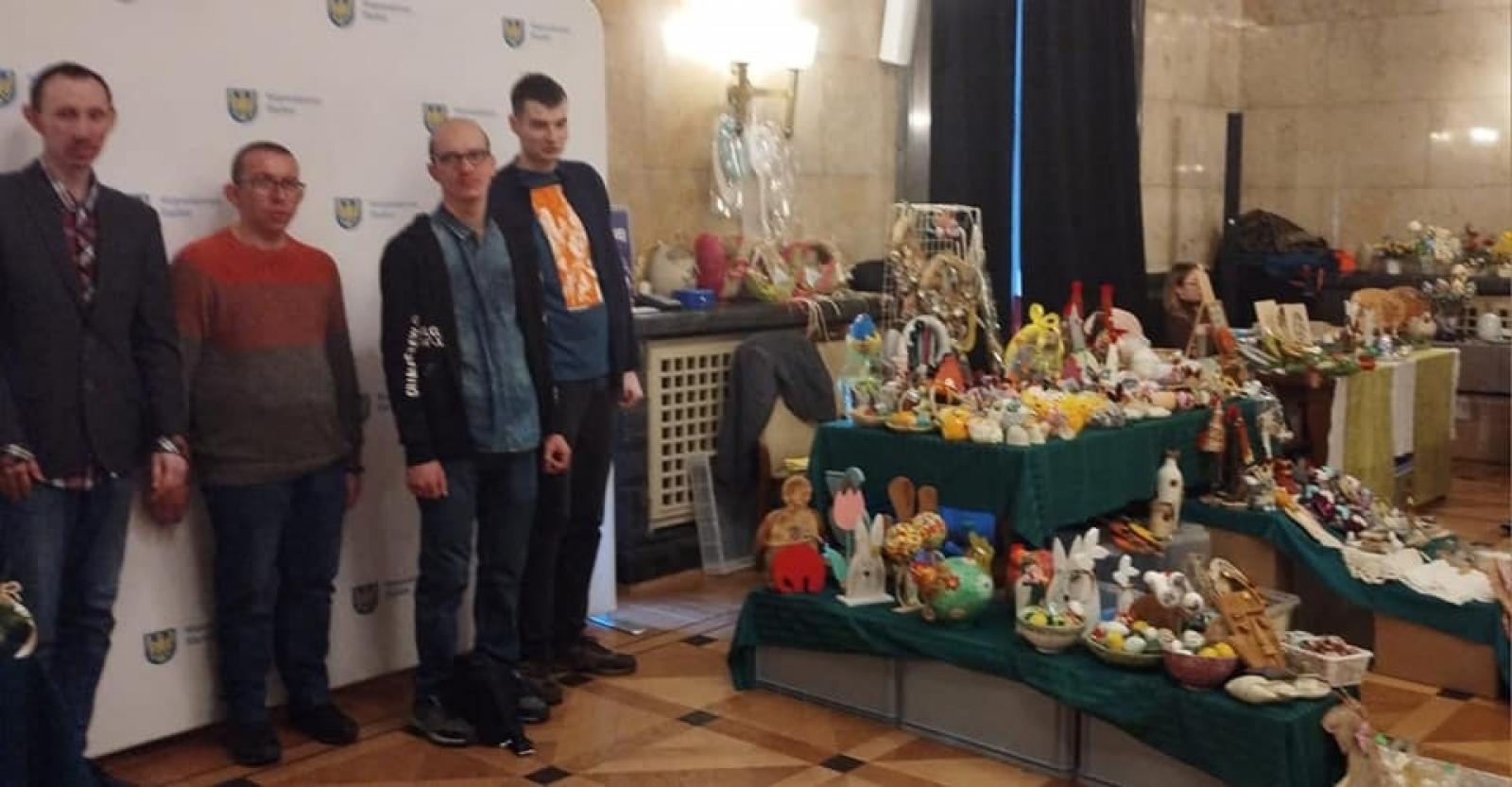 Zdjęcie w galerii na portalu naszraciborz.pl: Raciborzanie na kiermaszu w Sejmiku Śląskim wiadomości z regionu