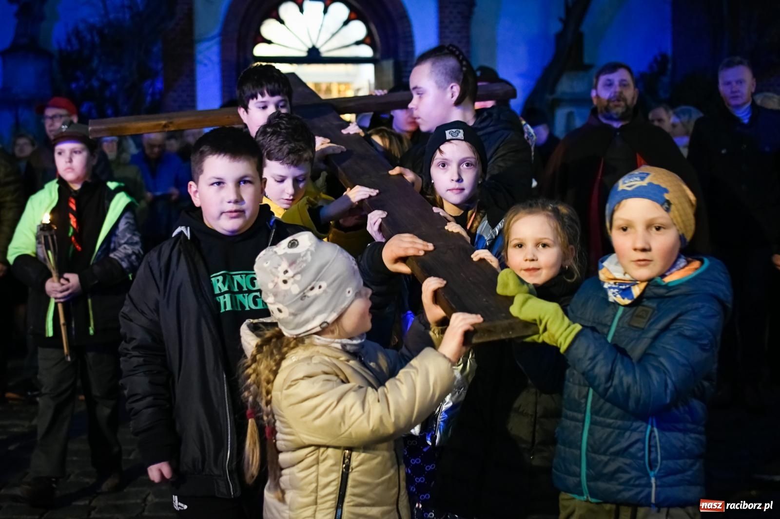 Zdjęcie w galerii na portalu naszraciborz.pl: Droga krzyżowa ulicami Raciborza z rozważaniami o. Cherubina [FOTO i WIDEO] wiadomości z regionu