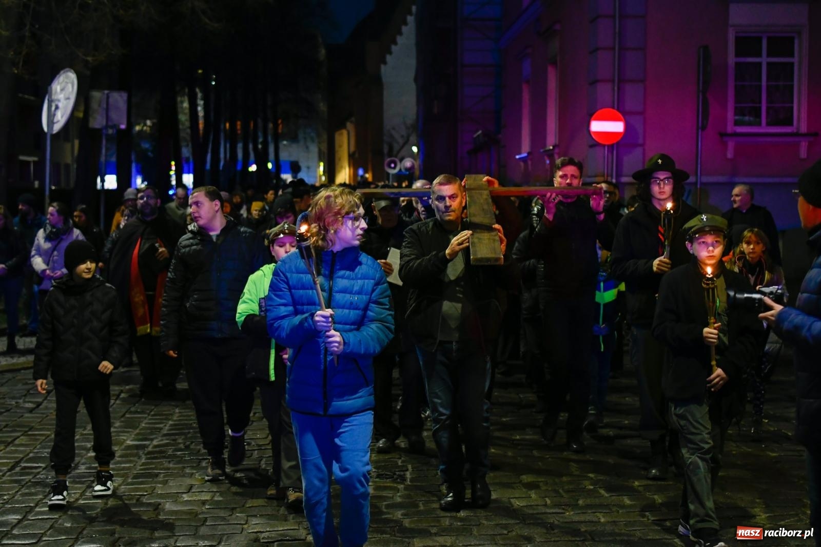 Zdjęcie w galerii na portalu naszraciborz.pl: Droga krzyżowa ulicami Raciborza z rozważaniami o. Cherubina [FOTO i WIDEO] wiadomości z regionu