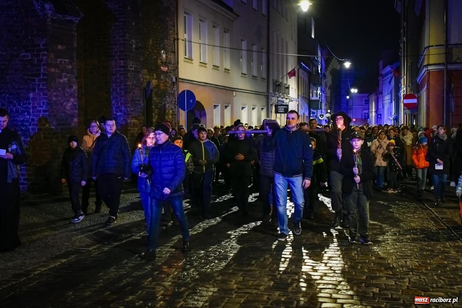 Zdjęcie w galerii na portalu naszraciborz.pl: Droga krzyżowa ulicami Raciborza z rozważaniami o. Cherubina [FOTO i WIDEO] wiadomości z regionu