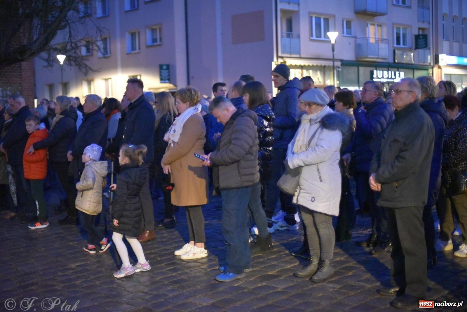 Zdjęcie w galerii na portalu naszraciborz.pl: Droga krzyżowa ulicami Raciborza z rozważaniami o. Cherubina [FOTO i WIDEO] wiadomości z regionu