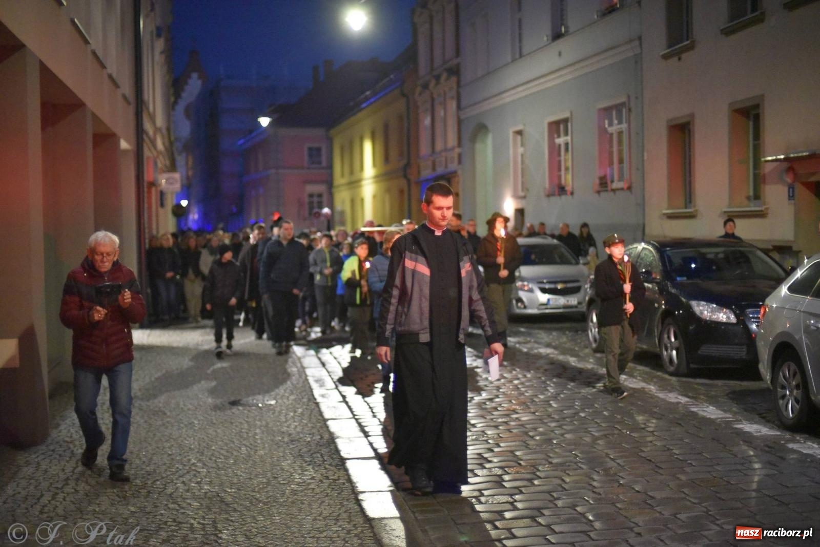 Zdjęcie w galerii na portalu naszraciborz.pl: Droga krzyżowa ulicami Raciborza z rozważaniami o. Cherubina [FOTO i WIDEO] wiadomości z regionu